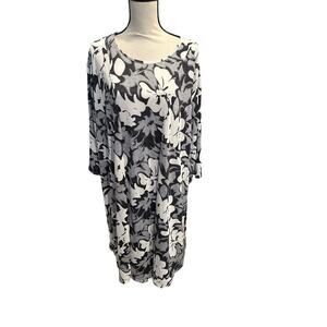 Women’s Shoreline Plus Size Floral Dress. Size 4XL  NWT!